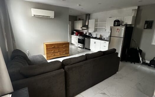 76 Burlington St, Hamilton