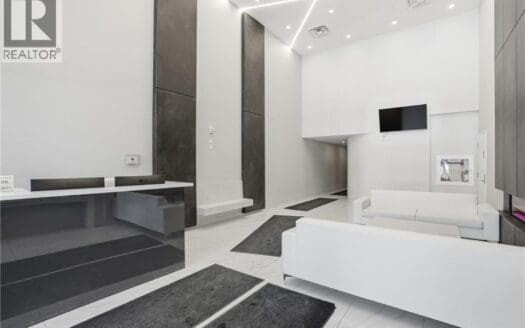 15 QUEEN Street S Unit # 909