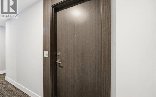 15 QUEEN Street S Unit # 909