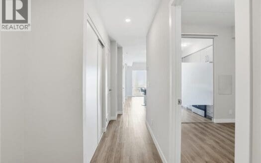 15 QUEEN Street S Unit # 909